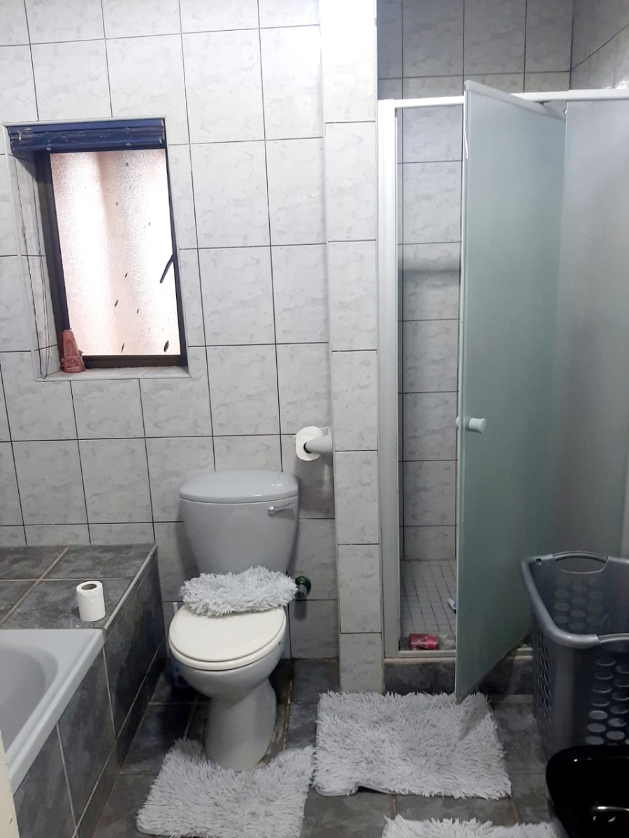 4 Bedroom Property for Sale in Beacon Bay Eastern Cape